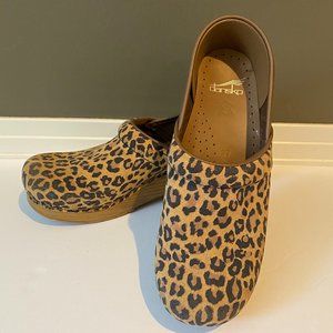 Dankso Professional Leopard Suede Clogs - size 39EU medium